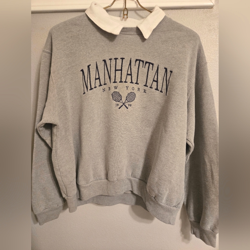 Hollister Collared Gray Sweatshirt Embroidered Manhattan New York 1999 Rackets